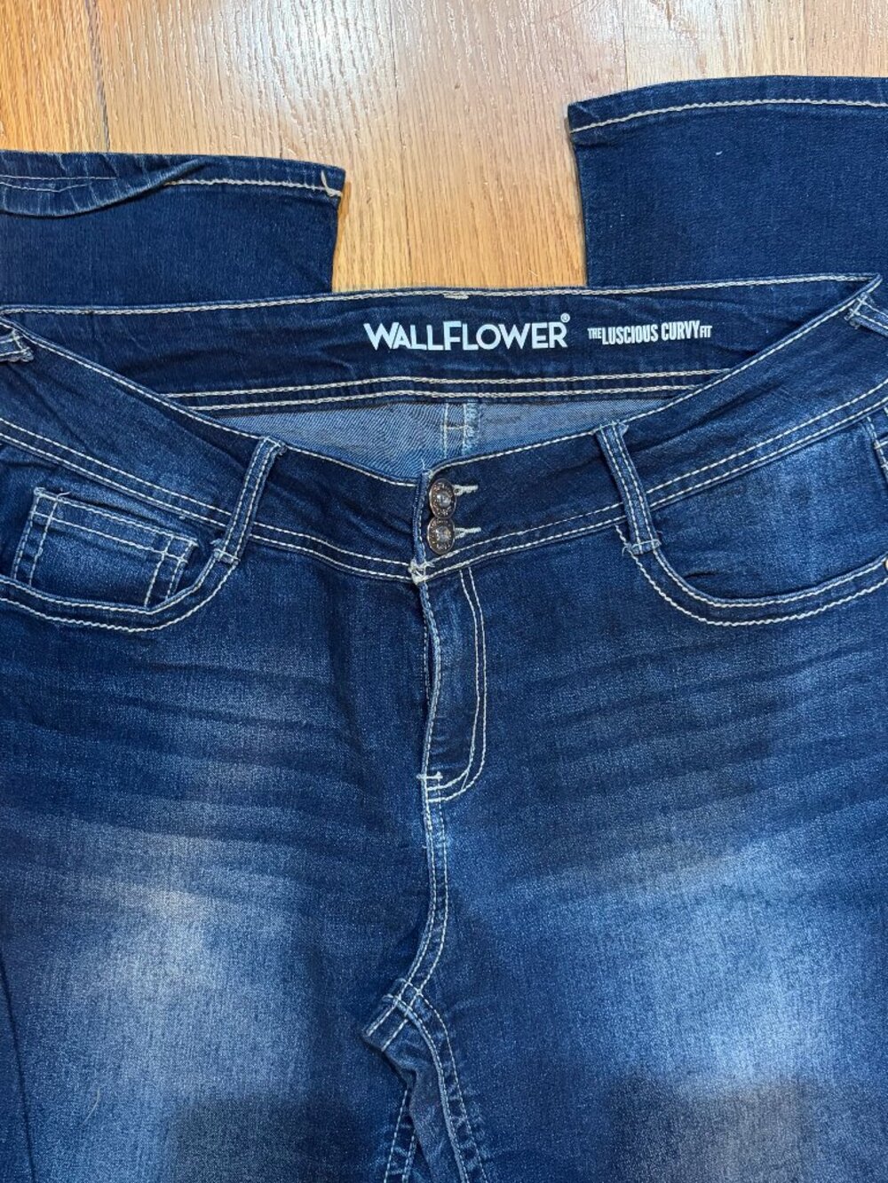 Wallflower Luscious Curvy Fit Jeans, Rhinestone Details, Size 13, NWOT